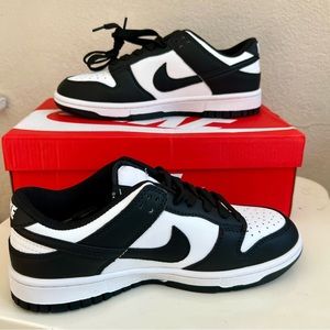Nike Panda Dunks Woman Size 8: BRAND NEW